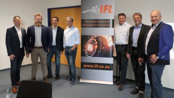 V. l. n. r. Torsten Schmidt (Leiter Geschäftsbereich Fahrzeuglackierung im BV Farbe), Steven Didssun (Präsident BFL), Michael Pinto (Geschäftsführer BVdP), Reinhard Beyer (Vorstandsvorsitzender BVdP), Thomas Aukamm
(Hauptgeschäftsführer ZKF), Arndt Hürte