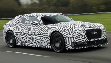 Auf Testfahrt: Getarntrer Prototyp eines vollelektrischen viertürigen GT von Jaguar.