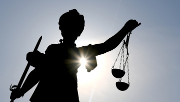 Justitia_Gericht_Urteil_Kriminalität_Arne Dedert_dpa