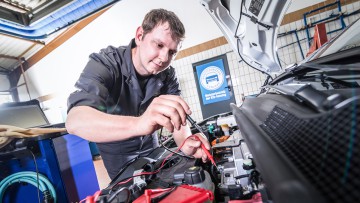 Kfz-Werkstatt-Elektroauto-Reparatur