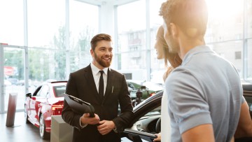 Autokauf: Stationärer Handel gewinnt wieder an Bedeutung