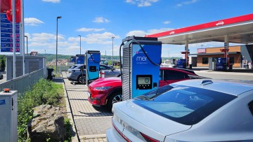 Ladesäule, Autobahn