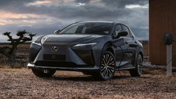 Lexus RZ 450e: Achtsam assistiert