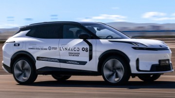 Lynk & Co SUV 08 Guinness Rekord