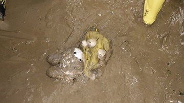 Flutfolgen: Gefährliche Keime in Wasser und Schlamm