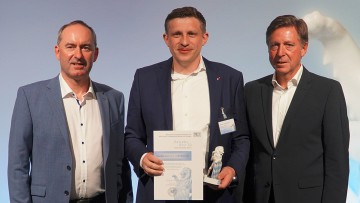 Bayerns Wirtschaftsminister Hubert Aiwanger, Maschek-Geschäftsführer Reiner Hochmuth und Jury-Mitglied Prof. Dr. Thomas Edenhofer