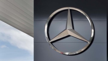 Mercedes-Logo an einer Werksniederlassung