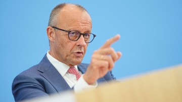 Spritpreise auf Rekordniveau: Merz kündigt Entlastungen an – was kann kommen?