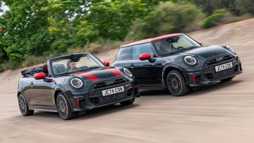 Die mittlerweile vierte Generation des Mini ist ab sofort wieder mit JCW-Weihen verfügbar