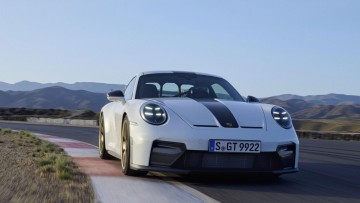 Porsche überarbeitet den 911 GT3: Neue Version mit 510 PS, verbessertes Fahrwerk und Aerodynamik. Touring-Paket und Weissach-Paket optional. Preise ab 209.000 Euro.

