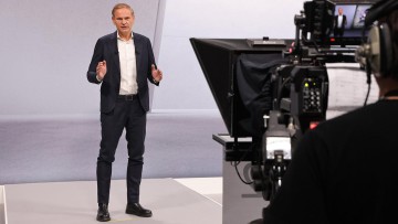 Porsche-Chef Oliver Blume bei der der virtuellen Hauptversammlung 2025