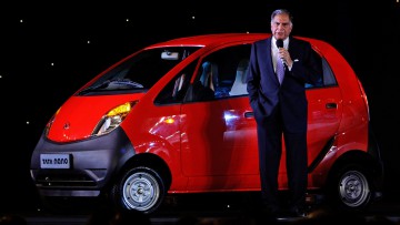 Ratan Tata im Jahr 2009 bei einer Präsentation des Tata Nano