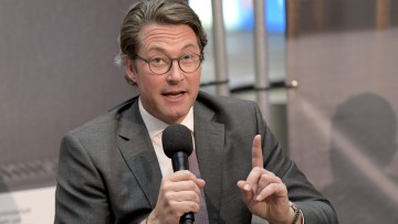 Autoindustrie: Scheuer fordert mehr Tempo bei Wandel