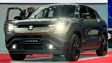 Suzuki e Vitara bei seiner Premiere in Mailand