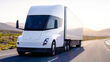 Elon Musk: Tesla startet Produktion seines E-Lkw