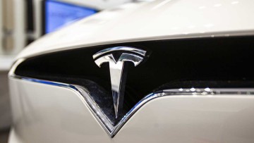 Corona-Krise: Tesla stoppt Produktion