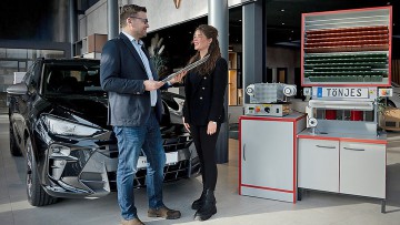 Kennzeichen direkt im Autohaus: Tönjes digitalisiert die Zulassung