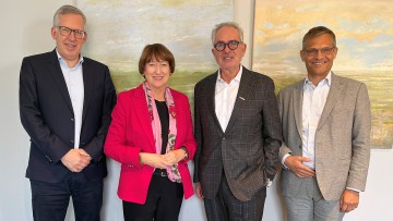 V.l.n.r.: Jürgen Mindel, Hildegard Müller (beide VDA), Burkhard Weller und Kurt-Christian Scheel (beide VAD)