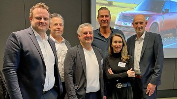 Von links: Sebastian Kujawa (Auto-Nagel Dinslaken), Thomas Göldner (Autohaus Zwerger, Ravensburg), Ingo Henning (Auto Eder, Traunstein), Carsten Fastenrath, Tanja Woltmann-Knigge und Andreas Everschneider