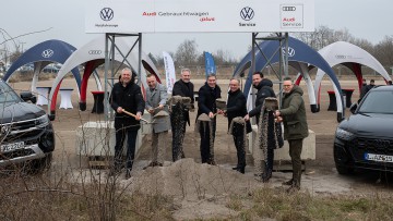 V.l.n.r.: Peter Modelhart und Henri Strübing (VGRD GmbH), Karl-Heinz Krautwald (Volkswagen Nutzfahrzeuge), Mark Bringmann (Volkswagen Automobile Leipzig), Horst Dietrich (Audi AG), Ben Jasper (Audi Leipzig GmbH) und Jan-Peer Skupin (VWI)