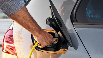 Ankündigungen der Hersteller: Jeder zweite Pkw könnte ab 2030 elektrisch fahren