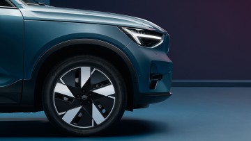 Volvo-Logo an einem Vorderrad