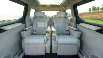 Volvo EM90