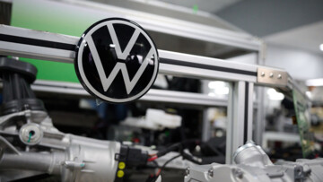 China, Hefei: Blick auf ein VW Logo an einem Standort der Volkswagen Group China, aufgenommen beim Besuch von Bundespräsident Steinmeier. 