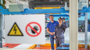 Das Trainingsprogramm „Erweiterte Einblicke in die HV-Batterie“ vermittelt vertiefte Kompetenzen rund um Hochvolt-Batterietechnologie.