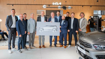 Die Verantwortlichen des Autohauses Widmann + Winterholler und von Kia Deutschland freuen sich auf die neue Partnerschaft.