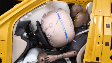 Neuer Zweistufen-Airbag: Fahrerschutz auch beim Nickerchen