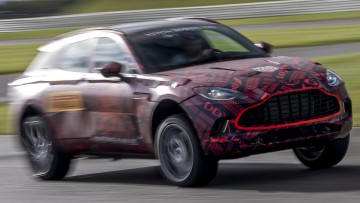 Aston Martin DBX (getarnt)