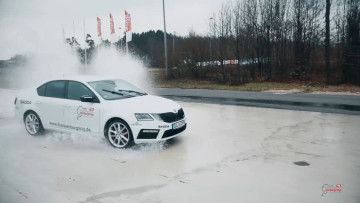 Video Abfangen eines schleudernden Fahrzeuges