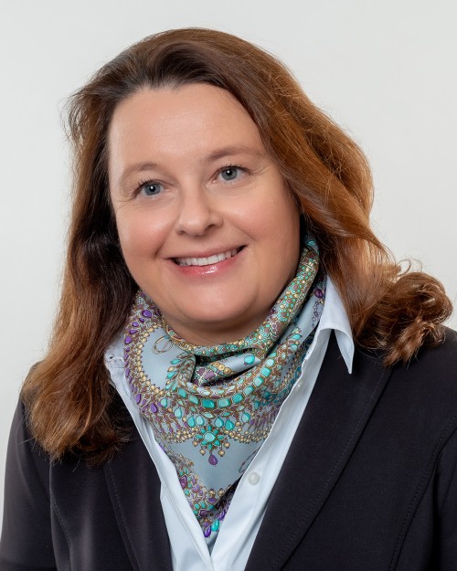 Porträt von Tanja Ebert, Direktorin Sales & Marketing bei PS Team