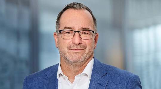 Porträtbild von Sascha Schüren Cargarantie