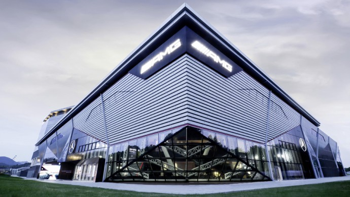 Weltweit erstes AMG Experience Center AMG Experience Center am Zhejiang International Circuit