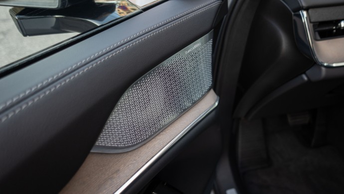 Bowers & Wilkins Soundsystem in der Türverkleidung der vorderen Tür im Volvo EX90