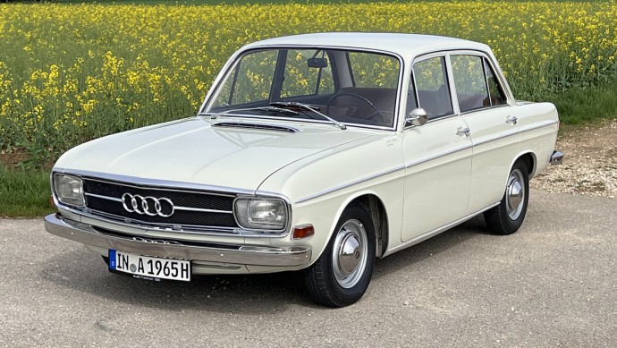 80 Jahre DKW/Auto-Union Foto: autodrom
Wieder alles auf Anfang – Aus dem glücklosen DKW F 102 ging 1965 der erste Audi der Nachkriegszeit hervor, dies mit Vierzylinder-Viertaktmotor