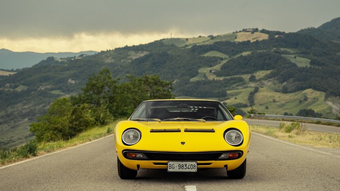 Es gibt Automobile, die ihre Zeit spiegeln. Und es gibt Automobile, die ihre Zeit verändern. So wie es der Lamborghini Miura gemacht hat.