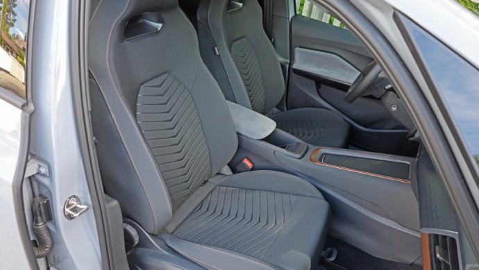 Vordersitze im Serientrimm des Cupra Born