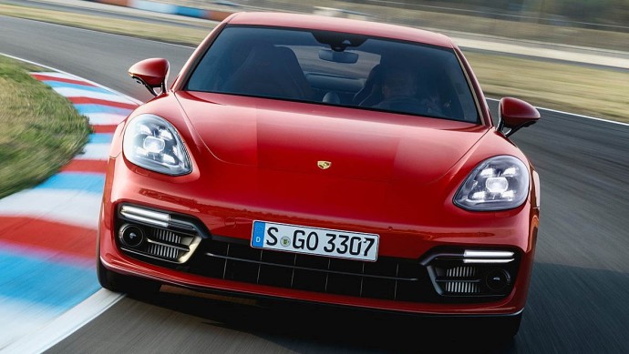 Porsche Panamera GTS
