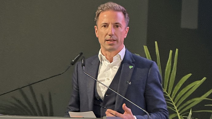 Opel-Chef Florian Huettl bei der AME-Eröffnung 2026