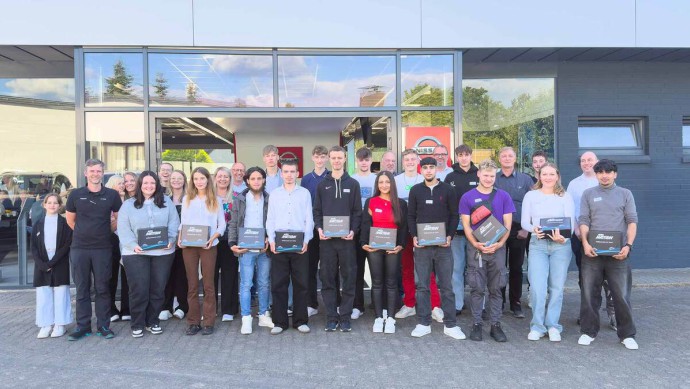 Kickoff in der PS-Liga - das sind die neuen Azubis Auto Mattern Azubi 2025