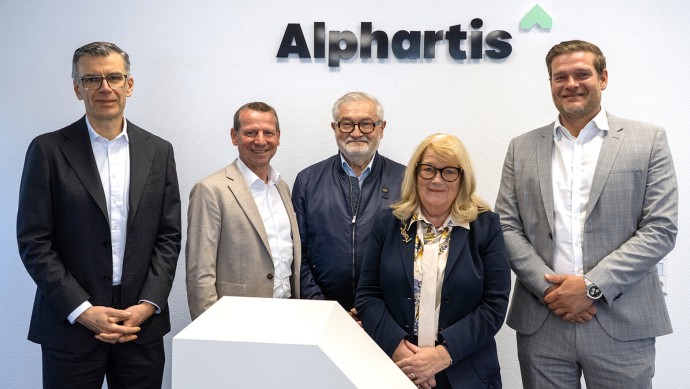 Haben gemeinsam die Zukunft des Autohauses Paschke unter dem Dach der ahg eingeleitet (v.li.): Thomas Linderich (Vorstand After Sales Alphartis SE), Alexander Kramer (Vorstand Vertrieb Alphartis SE), Wolfgang Böpple (Geschäftsführer Autohaus Paschke) mit 