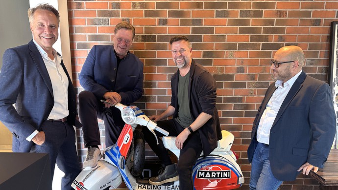 Schnelles Umsetzen von neuen Ideen, Technologien oder auch Visionen kennzeichnet das Hüsges-Führungsteam, das gemeinsam mit Klaus Lindner (l.) ganz aktuell den "Virtuellen Schadensachbearbeiter" als weltweite Problemlösung für die Assekuranzwirtschaft rea