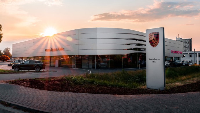 Löhr & Becker AG: Vier neue Porsche Destination