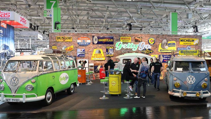 GETTYGO Messeauftritt mit VW Bullis Gespräche am Stand