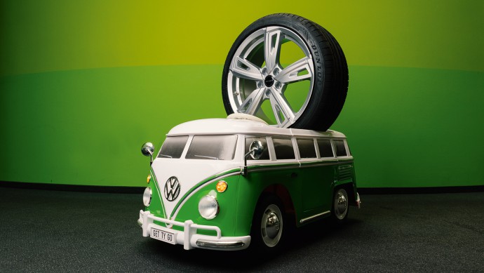 Grüner VW Bulli von GETTYGO als Modellauto