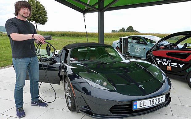 Autohaus Hermann begrüßt Stromgast aus Norwegen
