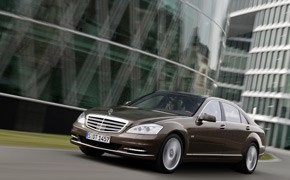 Modelljahr 2009: Mercedes rüstet S-Klasse auf